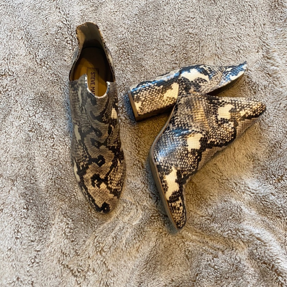 Steve Madden faux snakeskin booties. Size 7.5